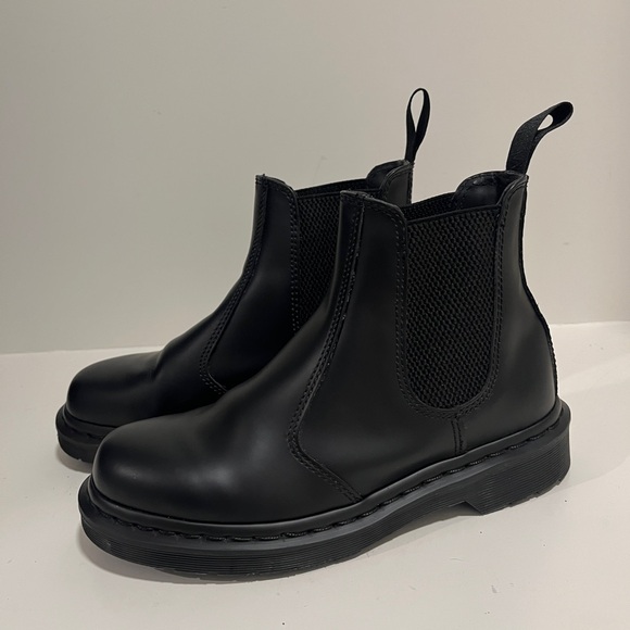 Dr. Martens 2976 Mono Chelsea Boots Black Women’s Size 7 US - Picture 4 of 11